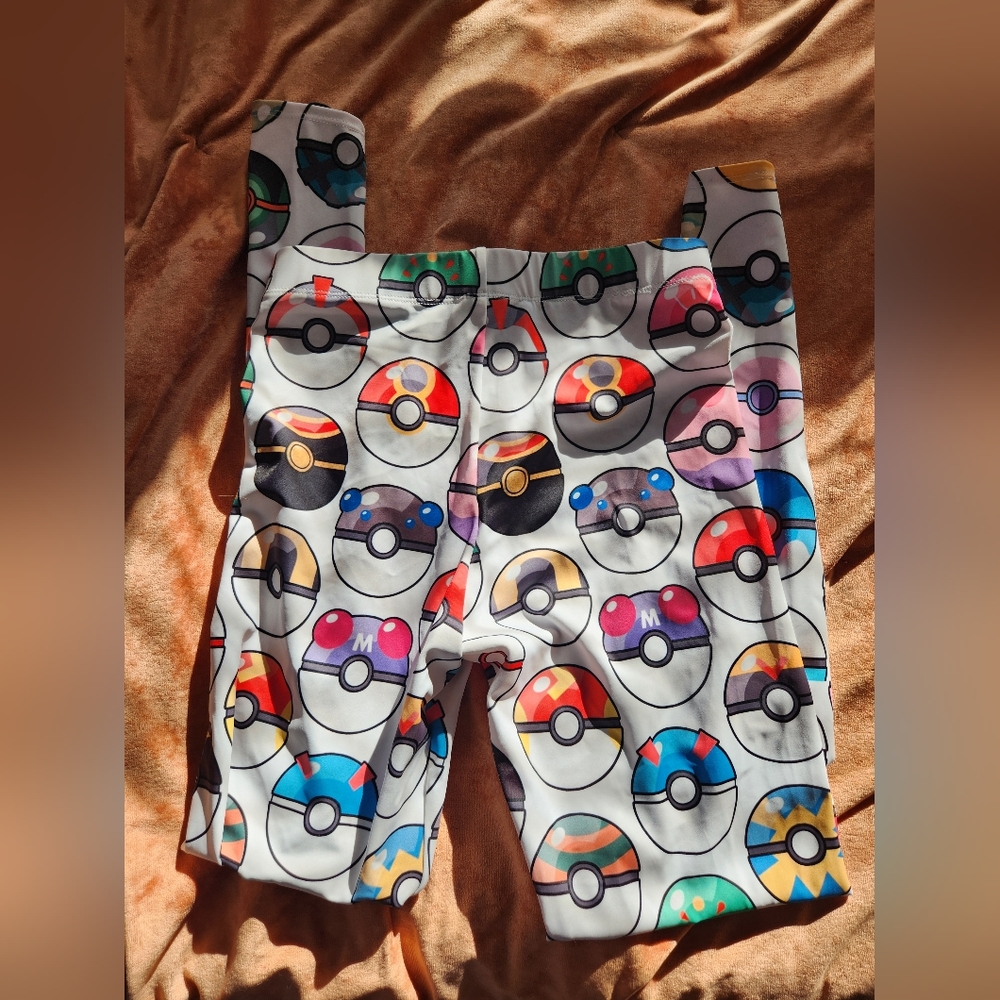 Poké Ball Leggings - Picture 3 of 5